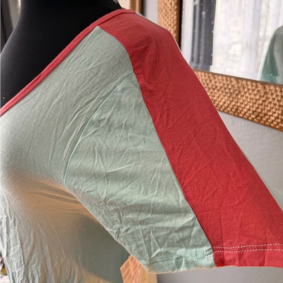 NWT!! 💚💗 LuLaRoe Mint Top with Coral Trim - Picture 3 of 8
